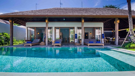 Emile Estate Swimming pool 2