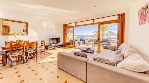 Emma Beachfront Apartment Living room