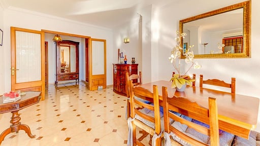 Emma Beachfront Apartment Dining area