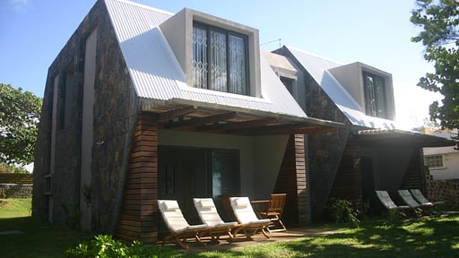 Eolia Beachfront Villa Terrace/Veranda