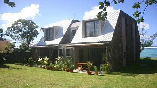 Eolia Beachfront Villa Terrace/Veranda
