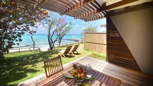 Eolia Beachfront Villa Terrace/Veranda