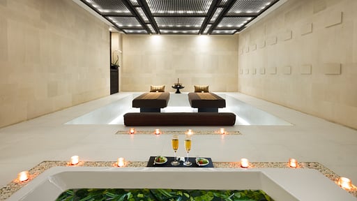 eqUILIBRIA Pool Villa Spa