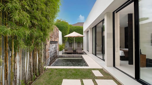 eqUILIBRIA Pool Villa Piscine 1