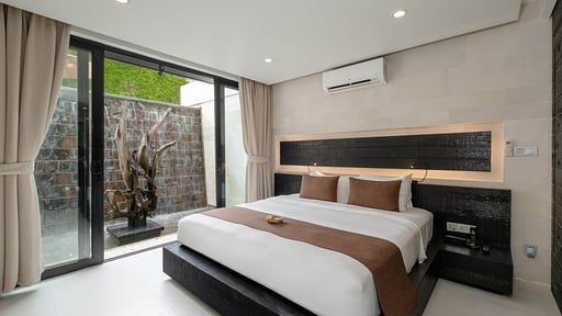 eqUILIBRIA Signature Villa Bedroom 