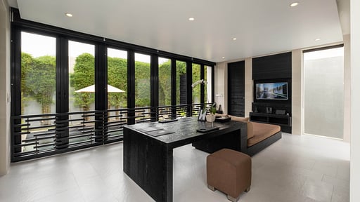 eqUILIBRIA Waterfall Villa Living room