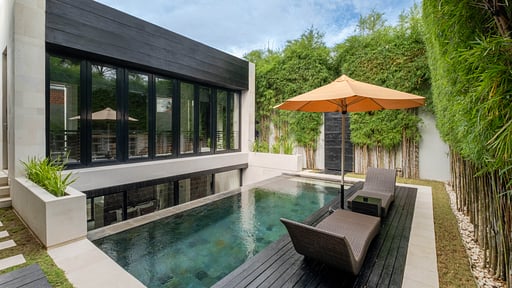 eqUILIBRIA Waterfall Villa