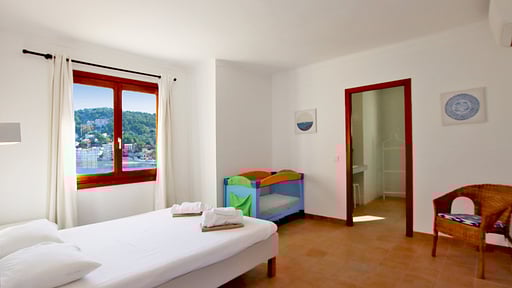 Es Faro House Спальня 1