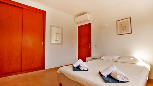 Es Faro House Спальня 2