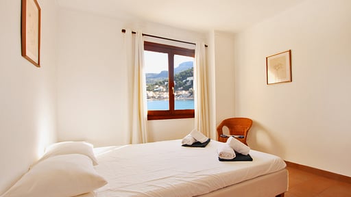 Es Faro House Спальня 2