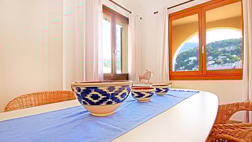 Es Faro House Обеденная зона