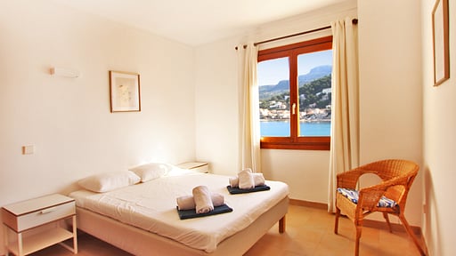 Es Faro House Спальня 2