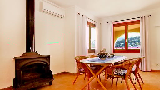 Es Faro House Обеденная зона