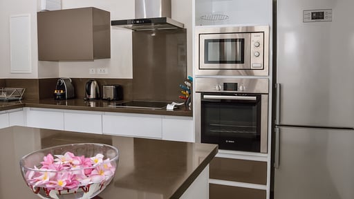Esplanade Deluxe Apartment Kitchen