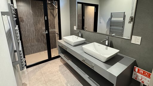 Everglow Chalet Bedroom 1