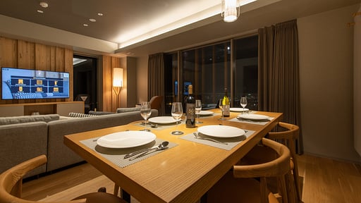 Fenix West Penthouse Suite Apartment Dining area