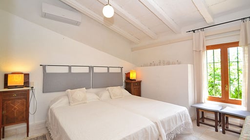 Finca Can Blanc Schlafzimmer 1