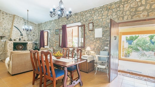 Finca Can Calistro Обеденная зона