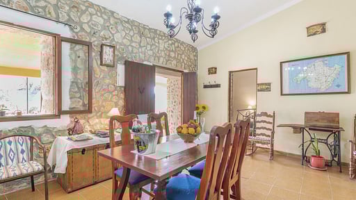 Finca Can Calistro Обеденная зона