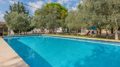 Finca Can Lluc Бассейн