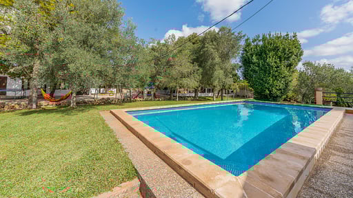 Finca Can Lluc Бассейн