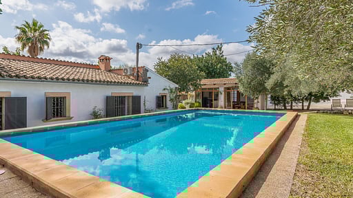 Finca Can Lluc Бассейн