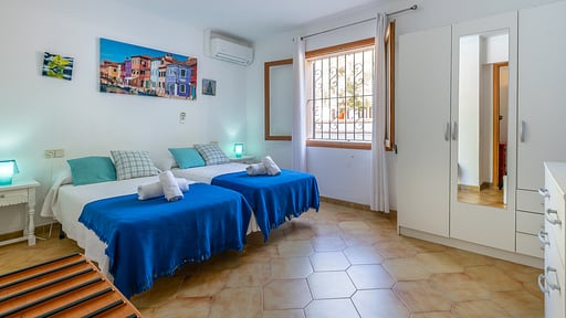 Finca Can Lluc Спальня 1