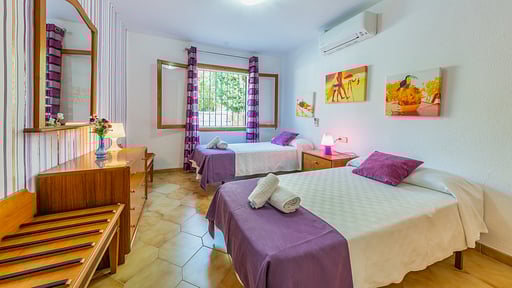 Finca Can Lluc Спальня 2