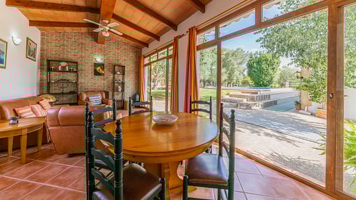 Finca Can Lluc Обеденная зона