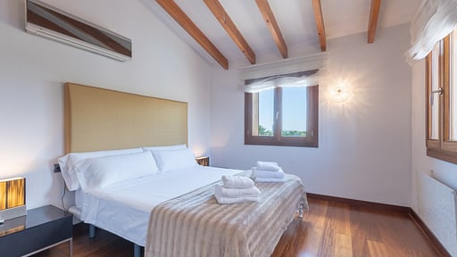 Finca Can Oliva Schlafzimmer 1