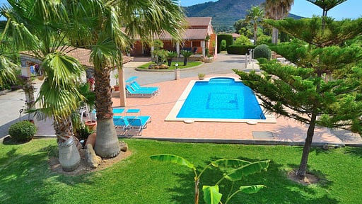 Finca Es Pinaret Piscina