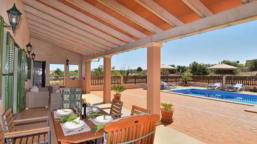 Finca Orvay Dining area