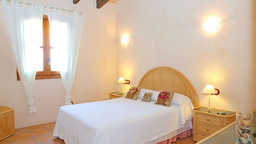 Finca Son Rossinyol Спальня 2