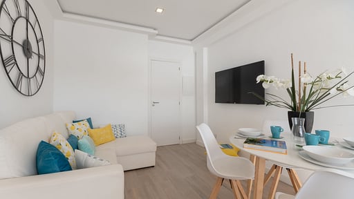 First Line Apartment 3 Salon