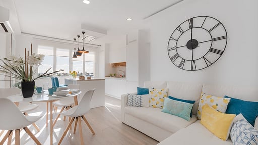 First Line Apartment 3 Salon