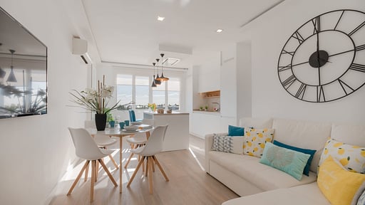 First Line Apartment 3 Salon