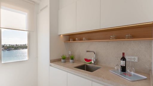 First Line Apartment 3 Cuisine