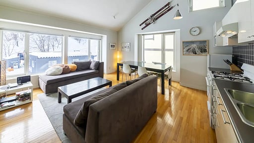 First Tracks Three Bedroom Apartment Living room