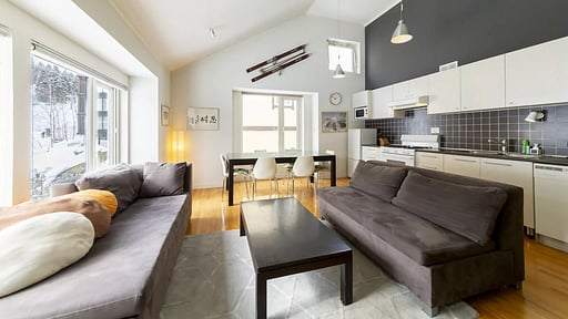 First Tracks Three Bedroom Apartment Living room