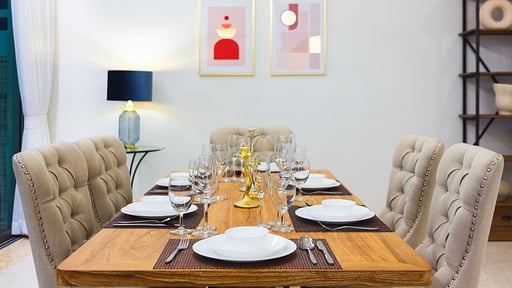 Fisherman Way Seafront Pool Suite Three Dining area