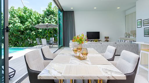 Fisherman Way Signature Beachfront Villa Dining area