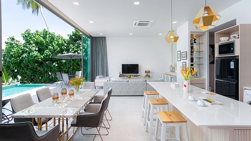 Fisherman Way Signature Beachfront Villa Dining area