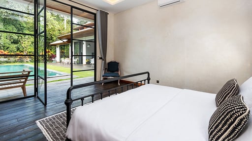 Flo House Bedroom 1