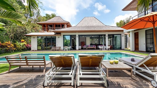 Flo House Swimming pool