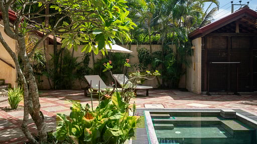 Flow Jungalow Бассейн