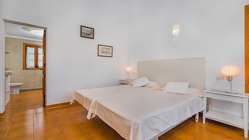 Frost House Спальня 2