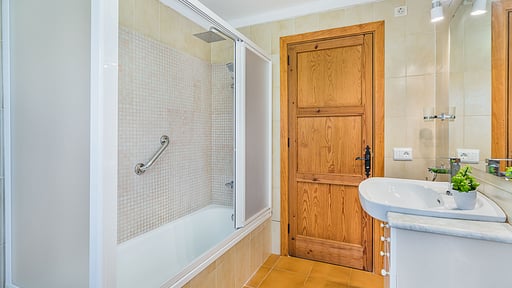 Frost House Спальня 2