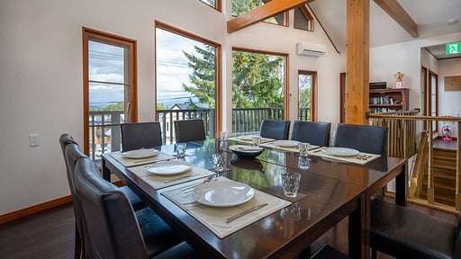 Furano Lodge 10 Dining area