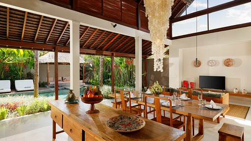 Villa Gardenia Bumbak Dining area
