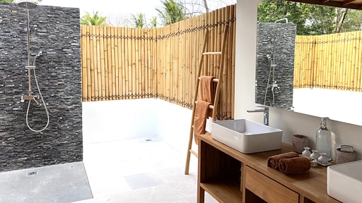 Gili Beach Resort Villa Tiga Schlafzimmer 2